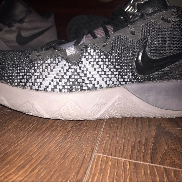 Nike Kyrie Flytrap black/thunder grey - Picture 2 of 5